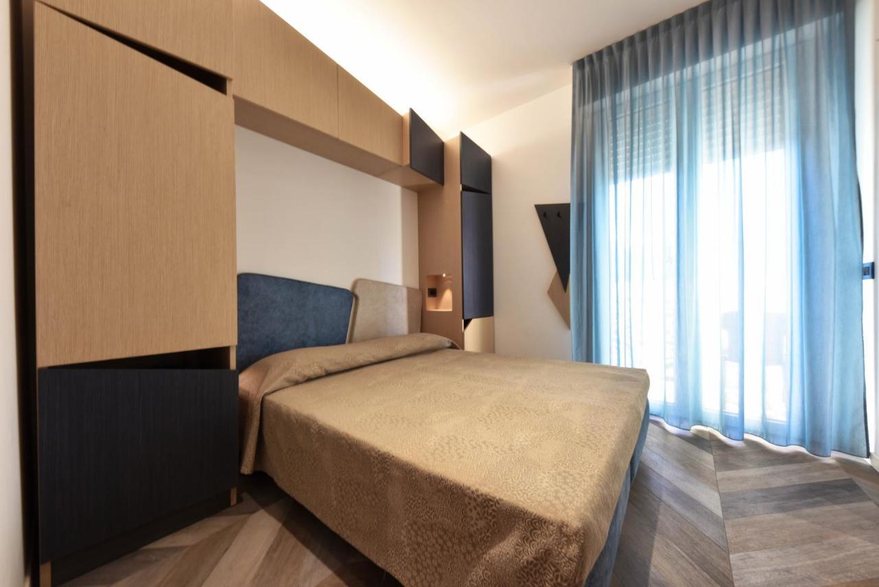 Color Hotel Rimini Exterior photo