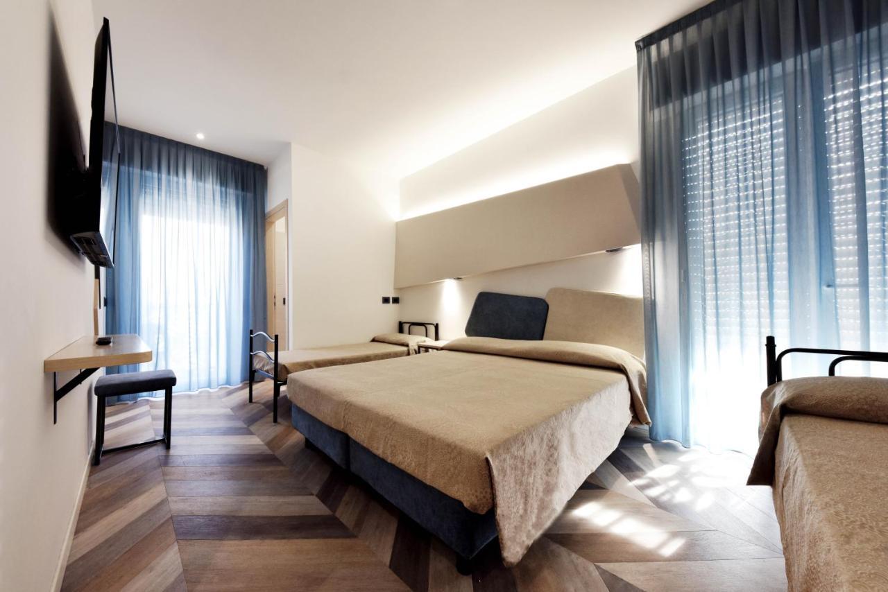 Color Hotel Rimini Exterior photo