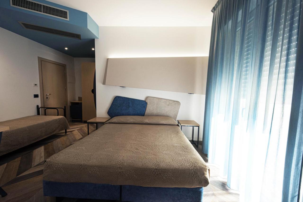 Color Hotel Rimini Exterior photo