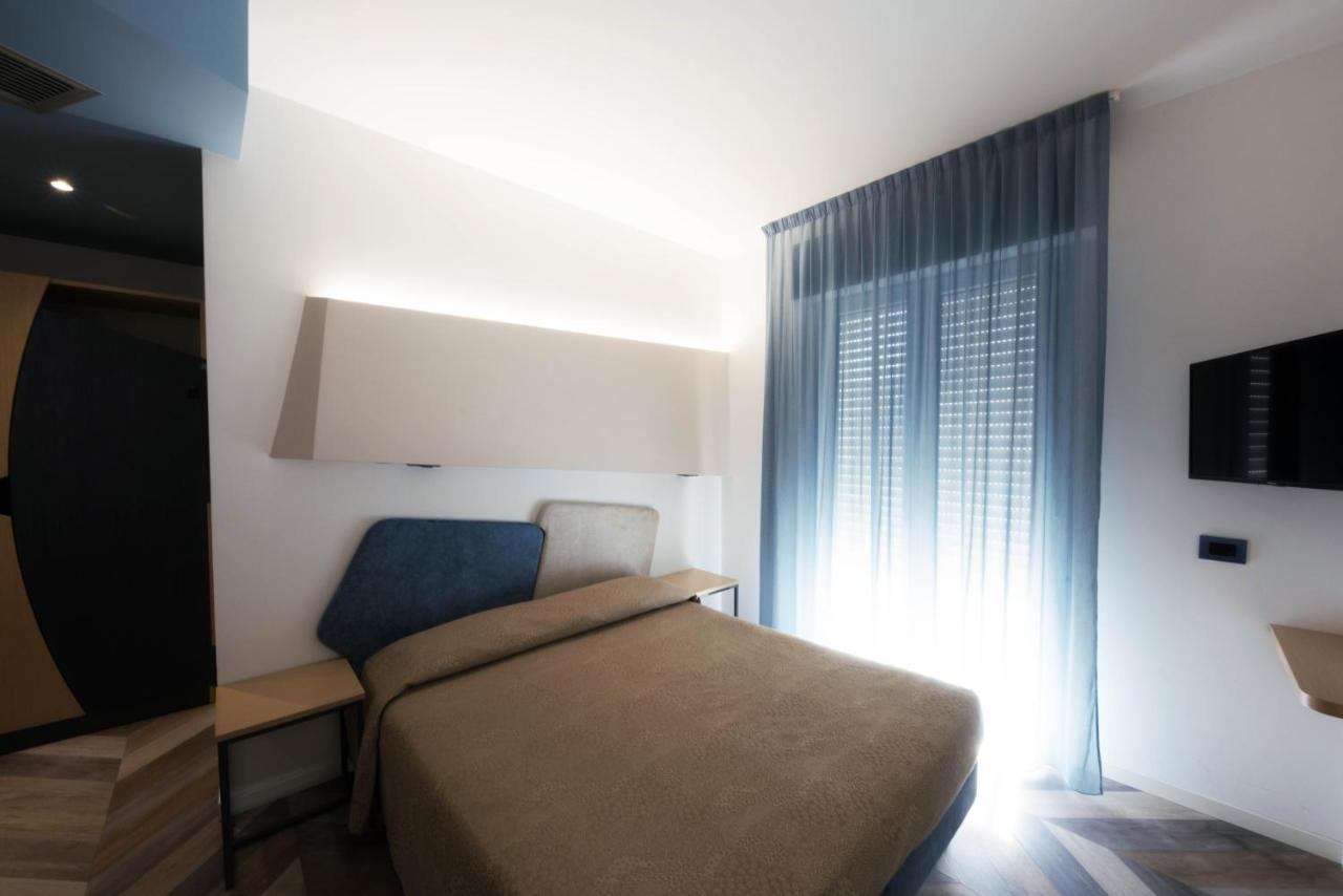 Color Hotel Rimini Exterior photo